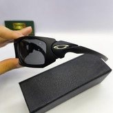 عینک آفتابی اسپرت ورزشی اکلی Oakley مدل 7032 بیس دار UV400